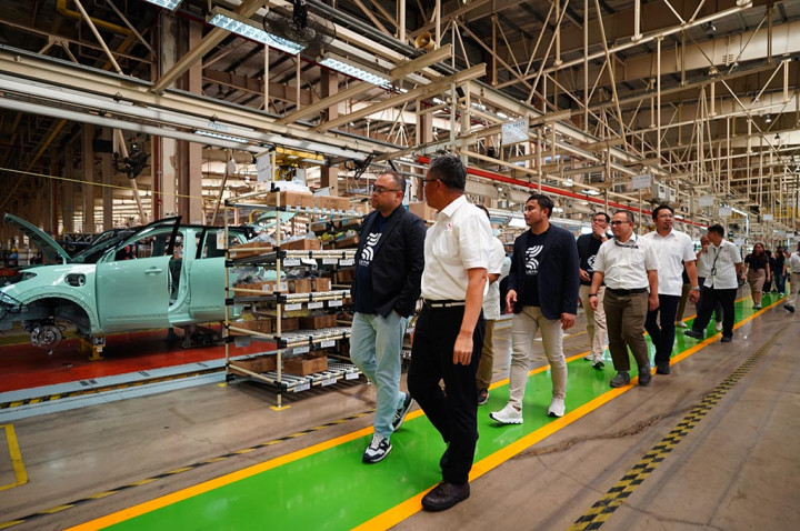 Wuling Gandeng Kalista Perkuat Ekosistem Kendaraan Listrik Komersial Mitra EV