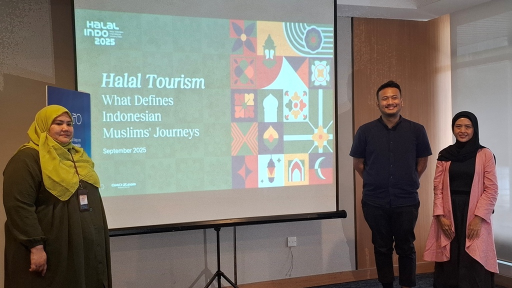 Zakky Hirza Content Creator Halal - Diah Andrini Dewi Executive Vero 2 dalam peluncuran Halal Tourism. Dok. Aulia/Medcom