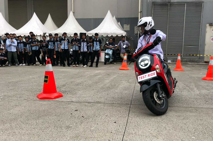 AISI Edukasi Siswa SMK Belajar Aman Berkendara di IMOS 2025