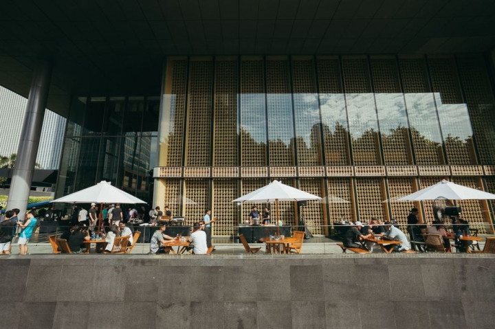 Ada Lokasi Parkir & Istirahat Khusus Konsumen Lexus Di Car Free Day Jakarta