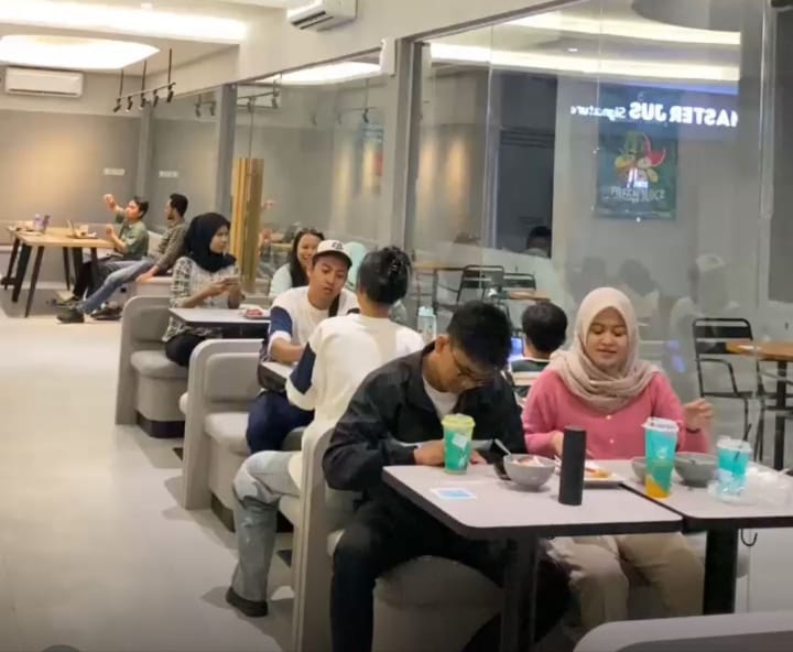 Nongkrong Asyik Sambil Nikmati Minuman Segar