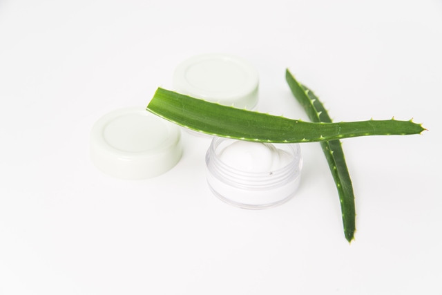 3 Berita Terpopuler Gaya: Rekomendasi Skincare dengan Kandungan Aloe Vera Hingga Softlens 2025