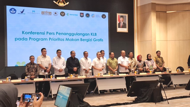 Menko Bidang Pangan Zulkifli Hasan menyampaikan bahwa SPPG wajib memiliki Sertifikat Laik Higiene Sanitasi (SLHS). (Foto: Dok. Medcom.id/Aulia Putriningtias)