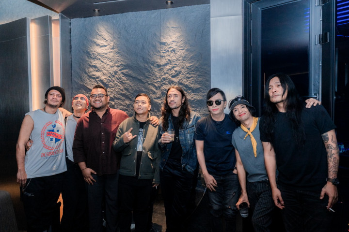 Tradisi Loh Kok Tum Band Tukar Posisi: Ello Main Drum, Yuke Sampurna Jadi Vokalis