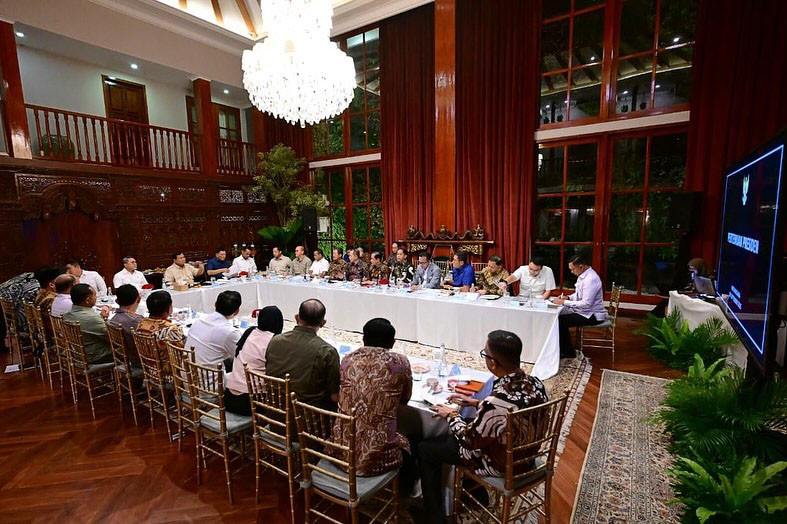 Presiden Prabowo Pimpin Rapat di Kartanegara,​ Bahas Ketahanan Pangan Hingga Perbaikan MBG