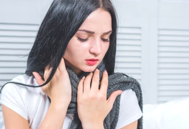 5 Tips Cegah Sakit Tenggorokan Saat Musim Pancaroba Datang