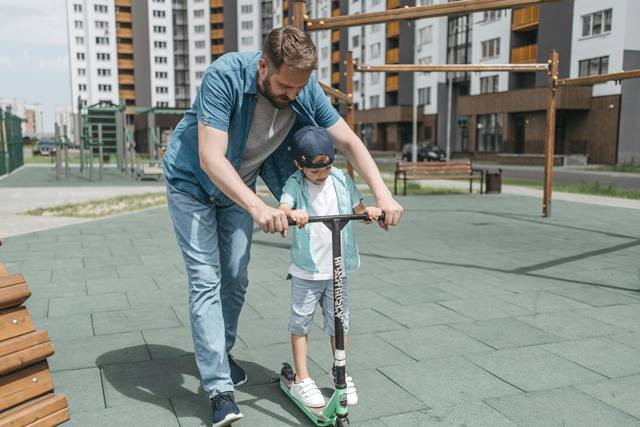  Ini pertimbangan orang tua untuk membelikan skuter pada anak. (Foto: Ilustrasi/Dok. Pexels.com)