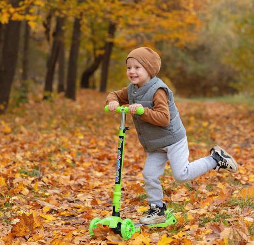 Benarkah Skuter Bermanfaat untuk Latihan Fisik dan Keterampilan Motorik Anak?