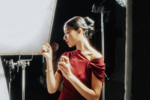 Sebagai wajah dari Oriflame Fragrance Indonesia, Putri Marino dan suami merekomendasikan parfum terbaik. (Foto: Dok. Instagram Putri Marino/@putrimarino)