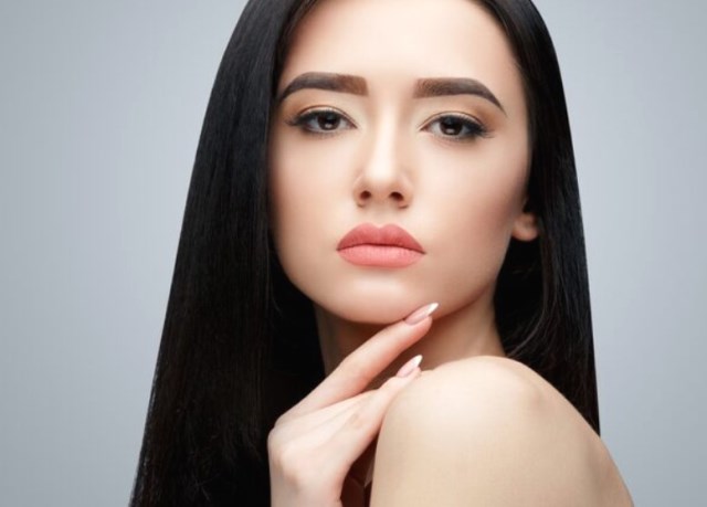 4 Rekomendasi Basic Skincare yang Aman untuk Kulit Sensitif Bruntusan