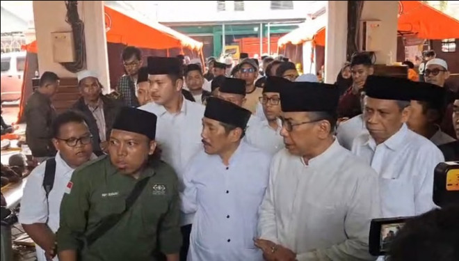 Ketua Umum Pengurus Besar Nahdlatul Ulama (PBNU) Yahya Cholil Staquf menyambangi Pondok Pesantren Al-Khoziny. DOK Metro TV/Heri Susetyo