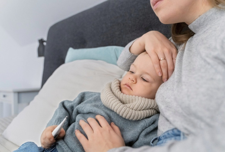 5 Cara Alami Efektif untuk Meredakan Gejala Sakit Anak, Menurut Ahli
