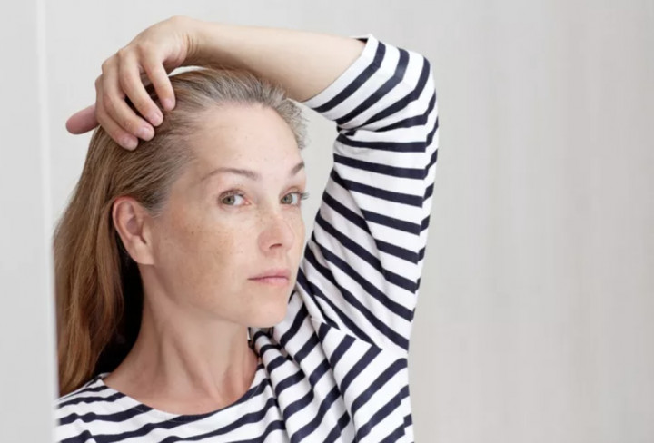 Rambut Beruban di Usia Muda? Ini Penyebab dan Faktor Pemicunya