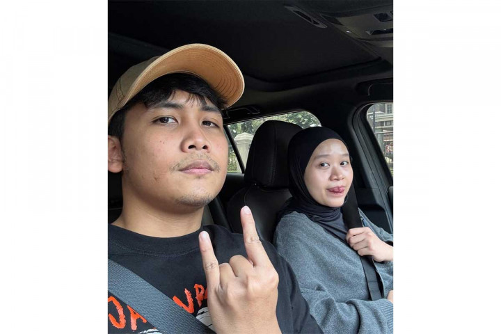 Bintang Emon Umumkan Kelahiran Anak Pertama