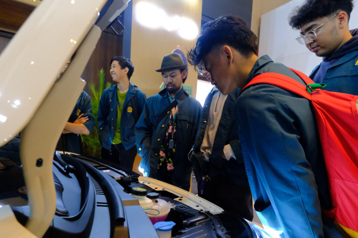 Edukasi Teknologi Otomotif Kepada Ujang & Mojang Bandung