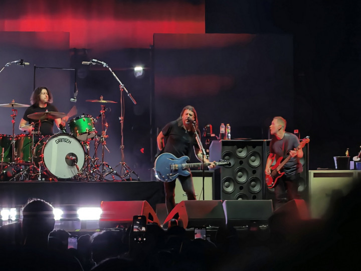 Dave Grohl Nostalgia Pertama Kali Foo Fighters Konser di Jakarta Tahun 1996