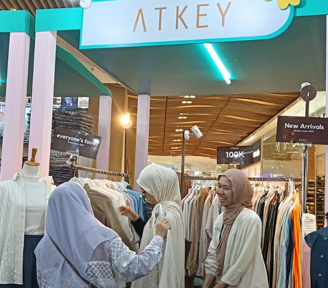 ATKEY, salah brand modest yang menghadirkan koleksi office look di GlamLocal Kokas. (Foto: Dok. Yuni)