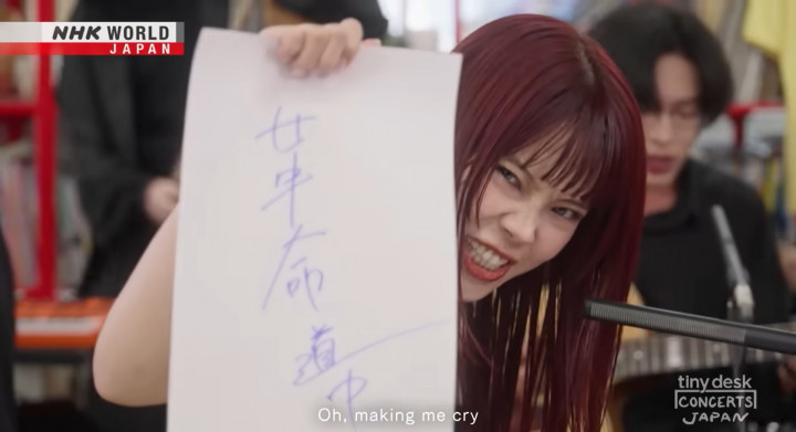 Pecah! AiNA THE END Bawakan Opening Dadadan Season 2 di Tiny Desk Jepang