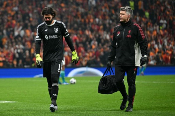 Liverpool Kehilangan Alisson Becker
