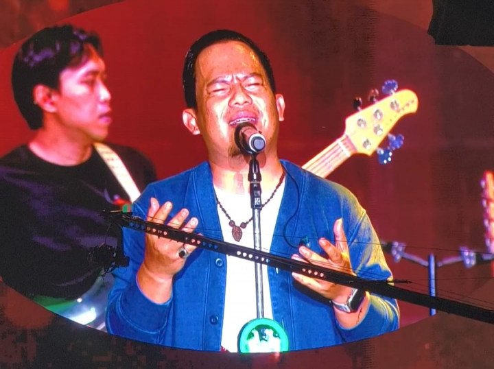Faank Wali Pimpin Doa Bersama untuk Penonton Jomblo di Synchronize Festival 2025