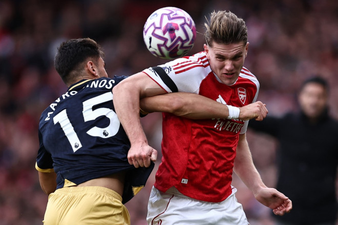 Suasana laga Arsenal vs West Ham United. (Foto: HENRY NICHOLLS / AFP)