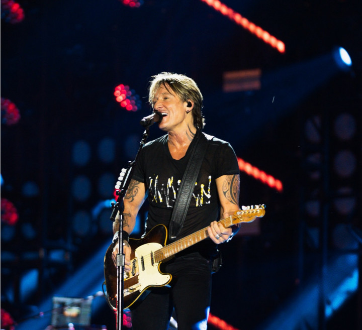 Cerai, Keith Urban Pajang Foto Nicole Kidman di Konser