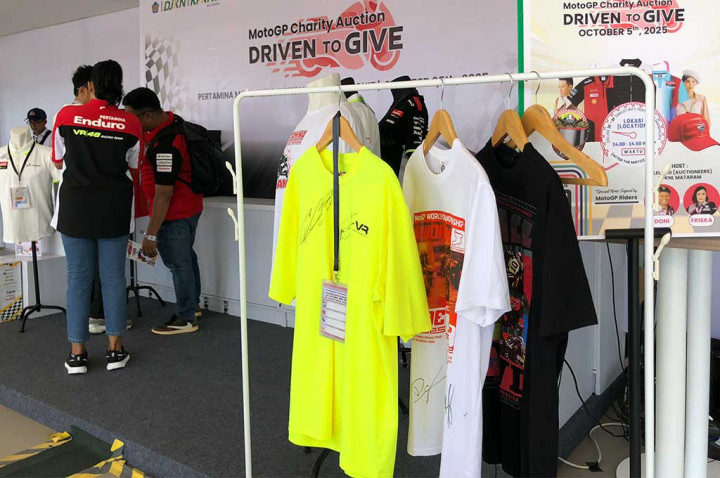 Serunya Lelang Apparel di Sirkuit Mandalika, Harganya jadi Bengkak!