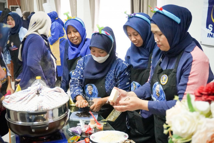 Perempuan Pelaku UMKM  Diberdayakan untuk Naik Kelas