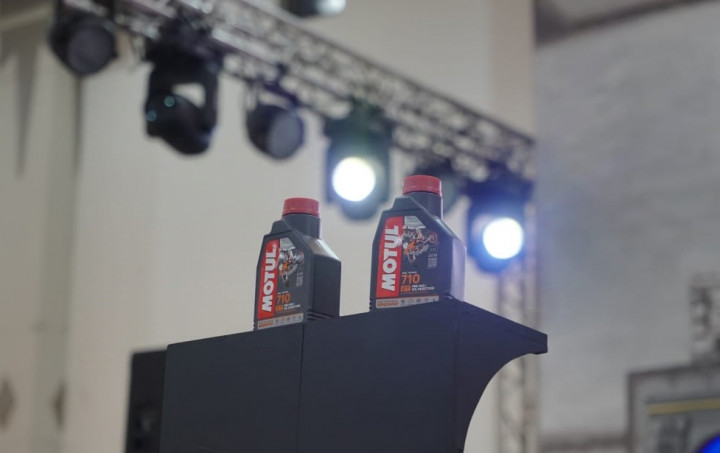 Pelumas Sintetis untuk Motor 2 Tak Ini Usung Teknologi Anti-Smoke