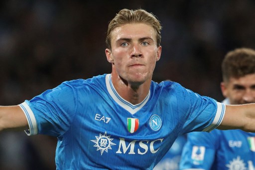 Tajam di Napoli, Hojlund 'Senggol' MU