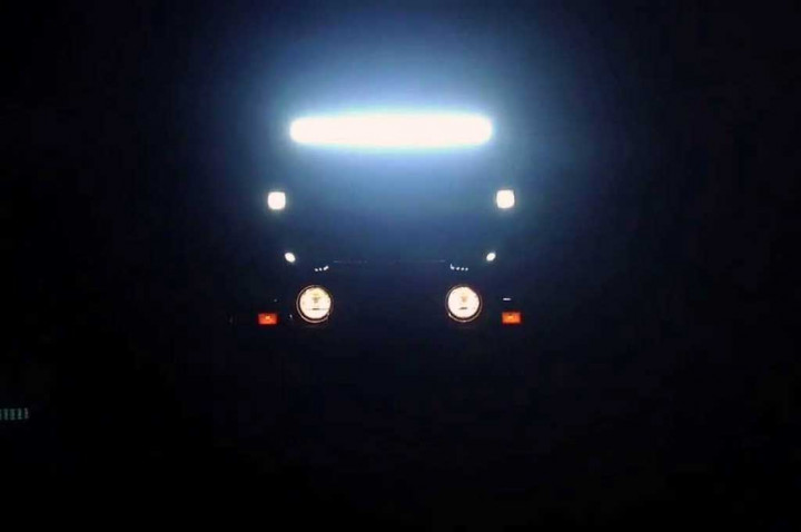 Cara Aman Menghadapi Silau Lampu Mobil saat Malam