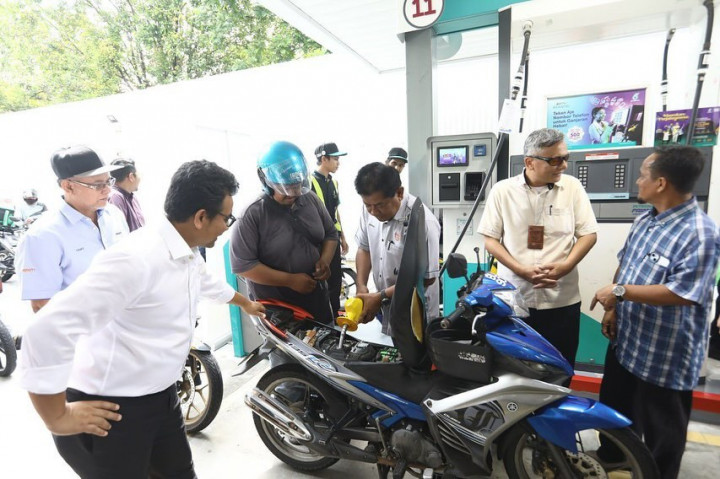 Alamak, Malaysia Bagi-Bagi Bensin Gratis