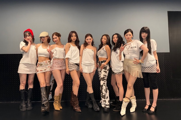 TWICE Jadi Grup K-Pop Pertama yang Tampil di Victoria's Secret Fashion Show
