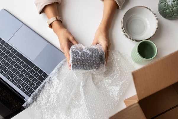 Tak Sekadar Bungkus dan Perekat, 7 Manfaat Rahasia Bubble Wrap vs Double Tape