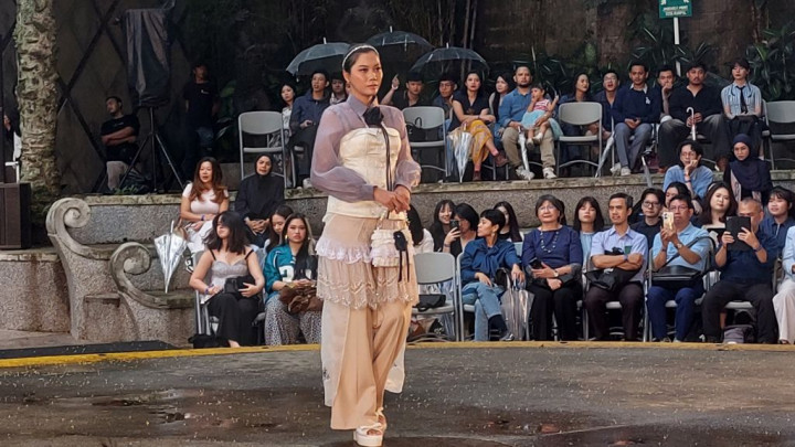 Mahasiswa Desain Mode Universitas Maranatha Gelar Evolusia Fashion Show 2025