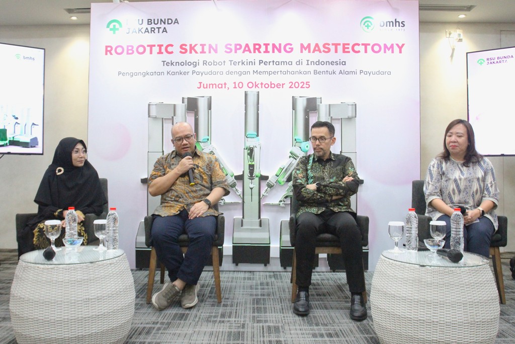 Foto: Ki-ka: Dokter Bedah Plastik Rekonstruksi dan Estetik RSU Bunda Jakarta – dr. Afriyanti Sandhi, Sp.BP-RE, FLB, MARS; Dokter Spesialis Bedah Onkologi RSU Bunda Jakarta – dr. Reza Musmarliansyah, Sp.B, Subsp.Onk (K), FICRS; President Commissioner P