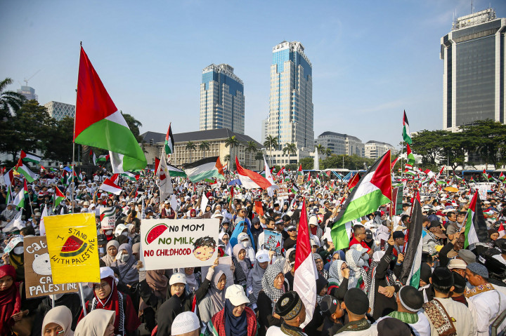​Massa dari Berbagai Elemen Gelar Aksi Damai Bela Palestina