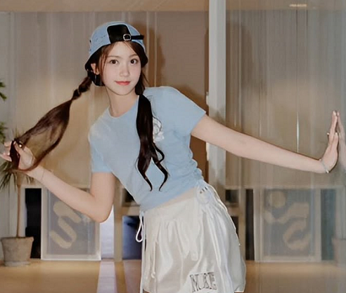 Intip 5 Gaya Fashion Carmen Hearts2Hearts, dari Dreamy Style hingga Sporty Look