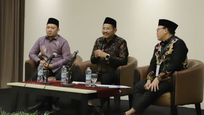 Dirjen Bimas Islam Abu Rokhmad (tengah). Foto: Kemenag