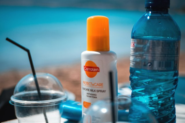 Wardah mengeluarkan beberapa sunscreen yang sesuai jenis kulit. So, check this out! (Foto: Ilustrasi/Dok. Pexels.com)