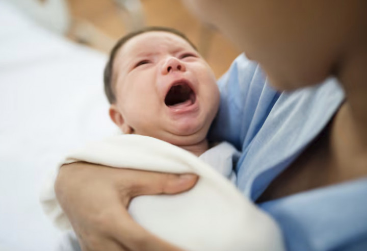 6 Penyebab Bayi atau Balita Terbangun Sambil Menangis Histeris di Malam Hari