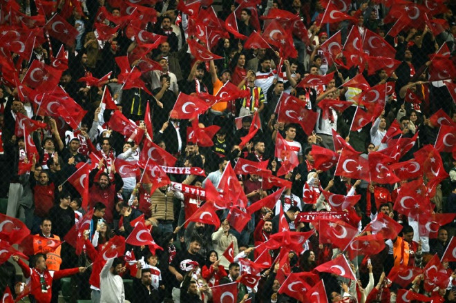 Fans Turki merayakan kemenangan negaranya atas Georgia-Foto Ozan Kose/AFP
