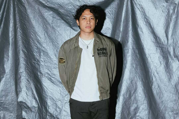 Tulis Surat untuk Para Aktivis yang Dipenjara, Hindia: Saya Cari Waktu untuk Berkunjung