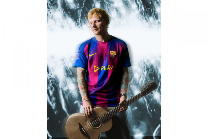 Barcelona Resmi Rilis Jersey Kolaborasi Spesial Bersama Ed Sheeran Jelang Laga El Clásico