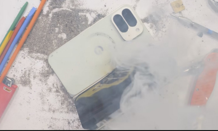 HP Lipat Google Meledak Saat Ditekuk, Bikin Kaget!