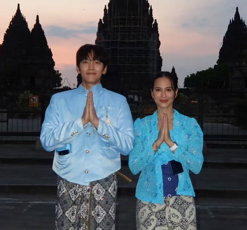 Tampil Gagah, Ji Chang Wook Kenakan Beskap Jawa saat Berkunjung ke Jogja