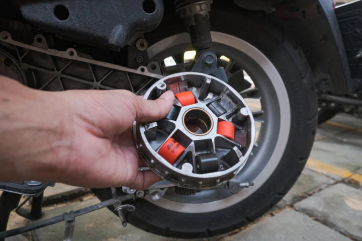 Daftar Berat Roller Motor Matic Yamaha, Honda, dan Suzuki