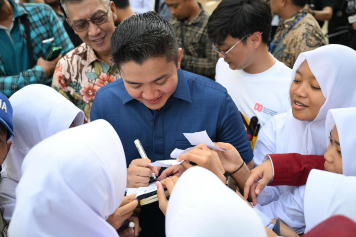 ​Seskab Teddy: Program Sekolah Rakyat dan BLT Bukti Komitmen Pemerintah Hadir untuk Rakyat