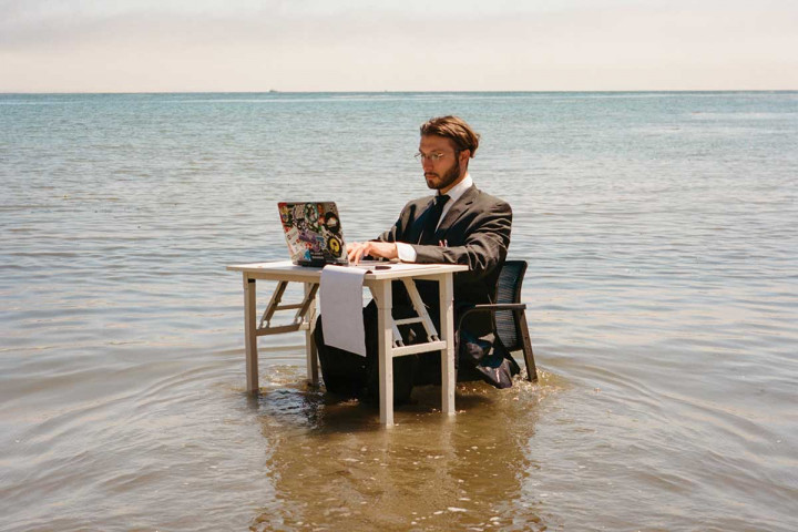 bbno$ Rilis Album Self-Titled, Perpaduan Eksperimen Genre dan Energi Tanpa Batas