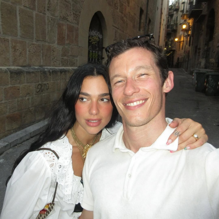 Cerita PDKT Dua Lipa dan Callum Turner, Berawal dari Buku yang Sama